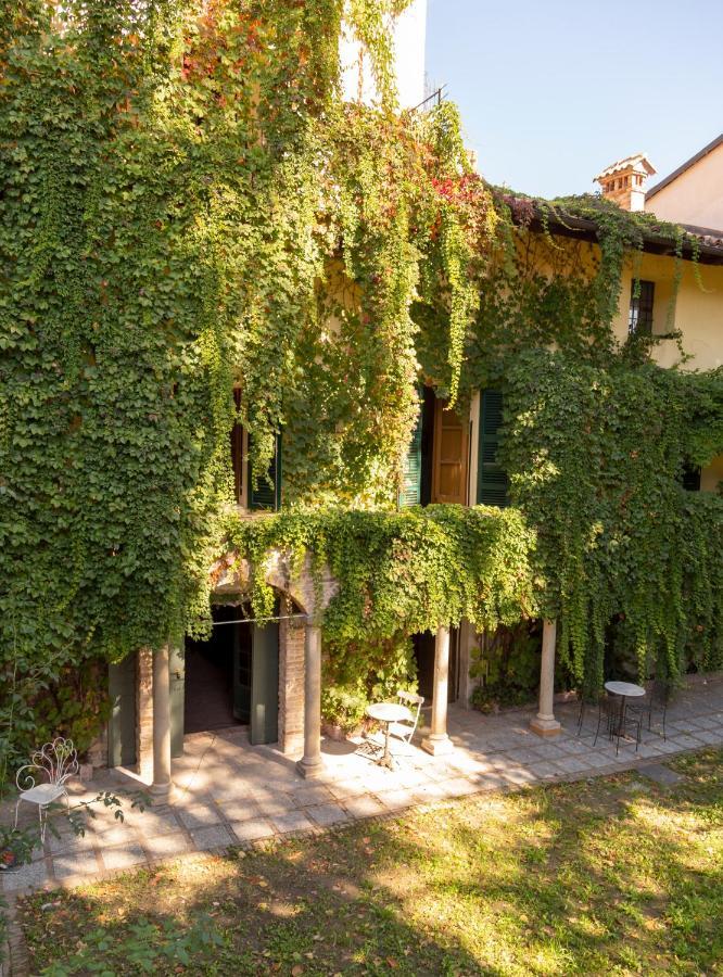 Palazzo Sismonda Acomodação com café da manhã Corneliano d'Alba Exterior foto